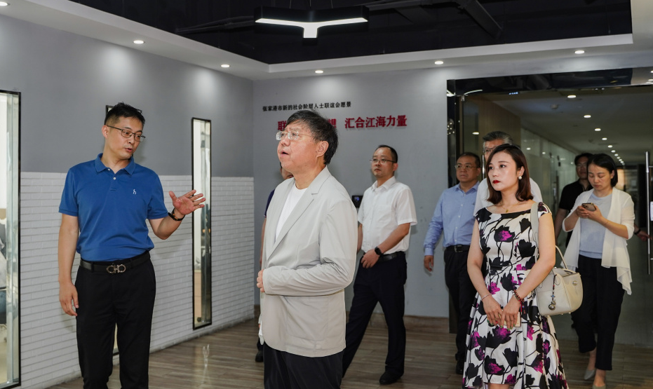 践行着责任_张国华与社会责任的积极践行_积极履行社会责任践行