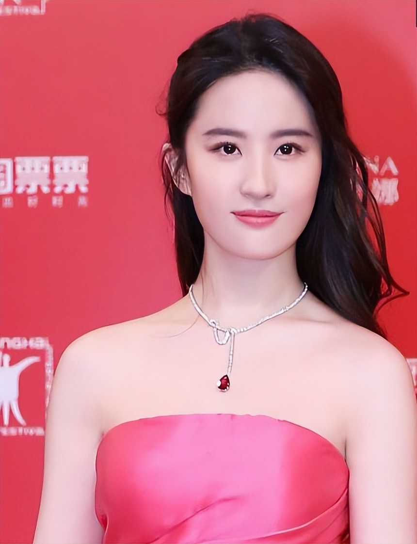 刘亦菲：在荧幕之外的她_刘亦菲cut_刘亦菲荧幕之外的剧