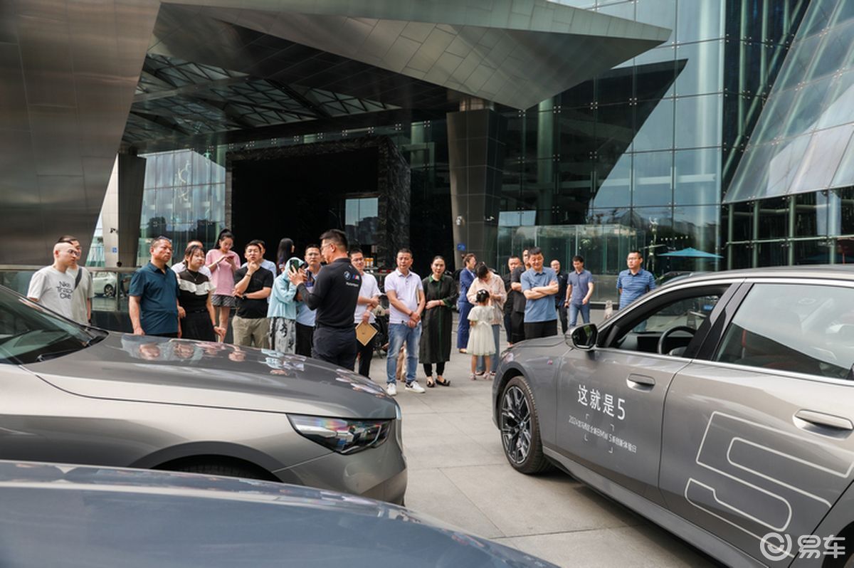 全新BMW 5系：将安全作为设计核心的典范_全新BMW 5系：将安全作为设计核心的典范_全新BMW 5系：将安全作为设计核心的典范