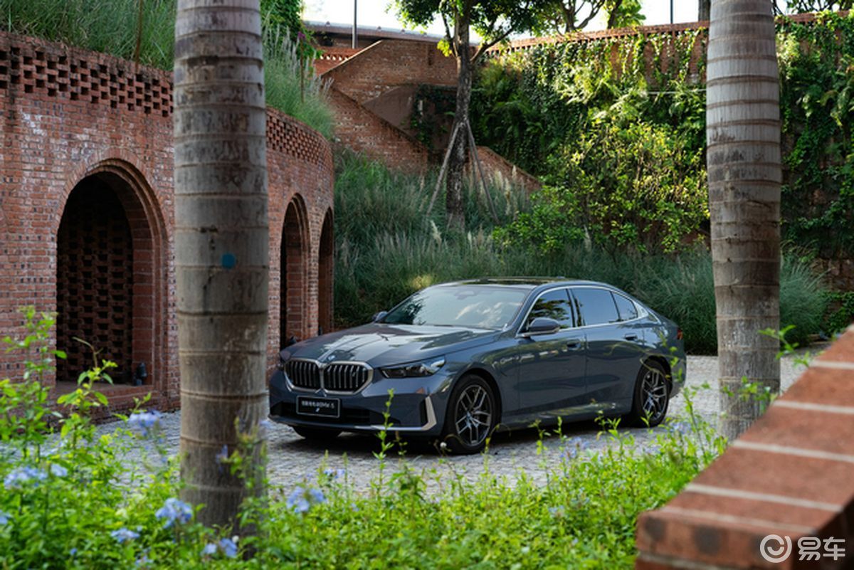 全新BMW 5系：将安全作为设计核心的典范_全新BMW 5系：将安全作为设计核心的典范_全新BMW 5系：将安全作为设计核心的典范