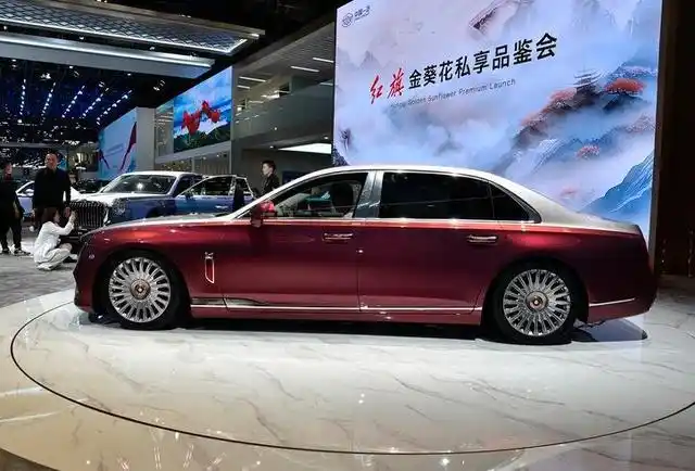 现代跟宾利车标差不多的_宾利的经典车型与现代车型的对比_宾利和现代的关系