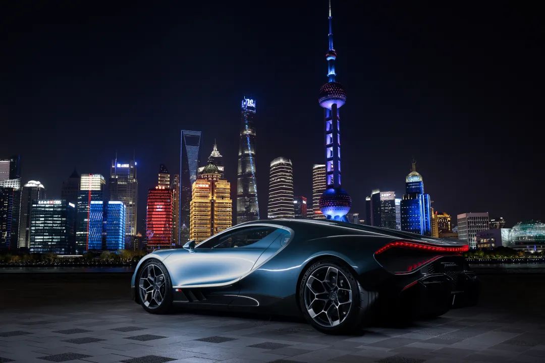 传统现代结合海报_布加迪设计思路_布加迪与现代艺术的结合