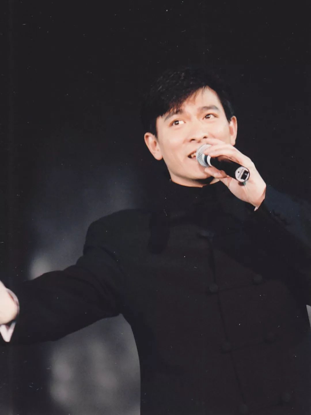 刘德华对社会的影响_刘德华价值观_刘德华的影视作品与社会价值