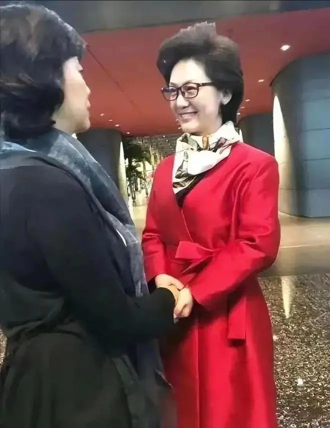 朱琳的时尚选择与个人风格_时尚风格朱琳个人选择图片_朱琳服装设计师